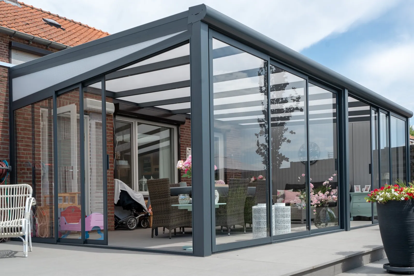 Kaltwintergarten aus Aluminium und Glas im Saarland